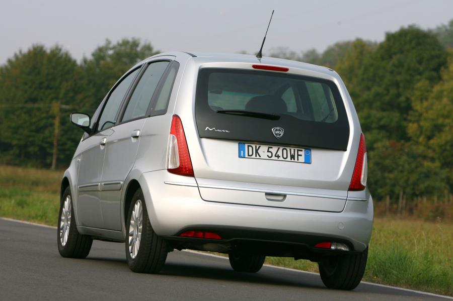  Lancia Musa 2007 года  (фото 39 из 86)